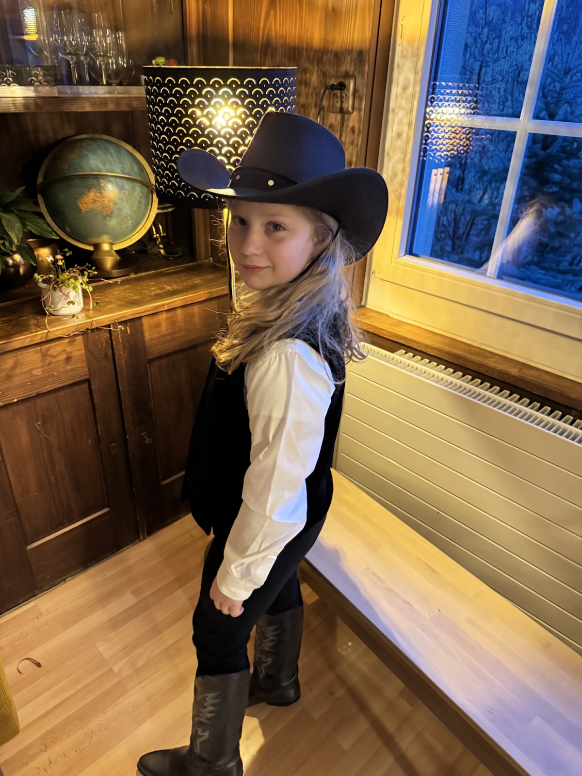 Mathilde dressed as a cowgirl